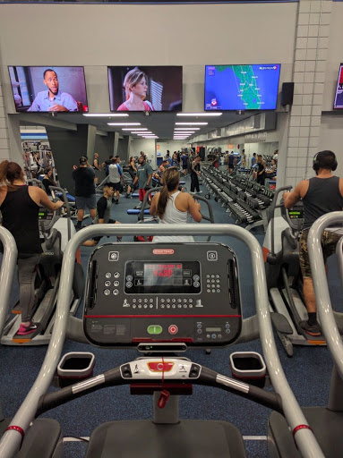 Health Club «Crunch - Tampa Palms», reviews and photos, 15313 Amberly Dr, Tampa, FL 33647, USA