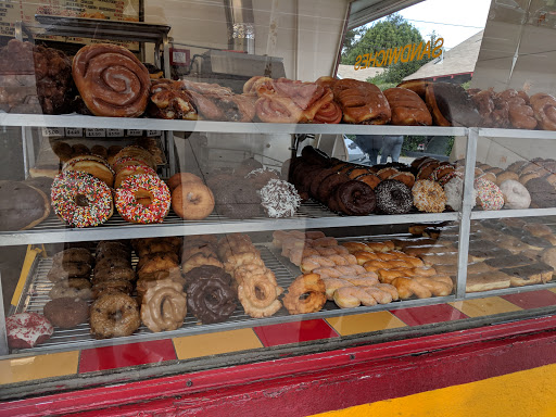 Donut Shop «Donut Hut», reviews and photos, 2025 W Magnolia Blvd, Burbank, CA 91506, USA