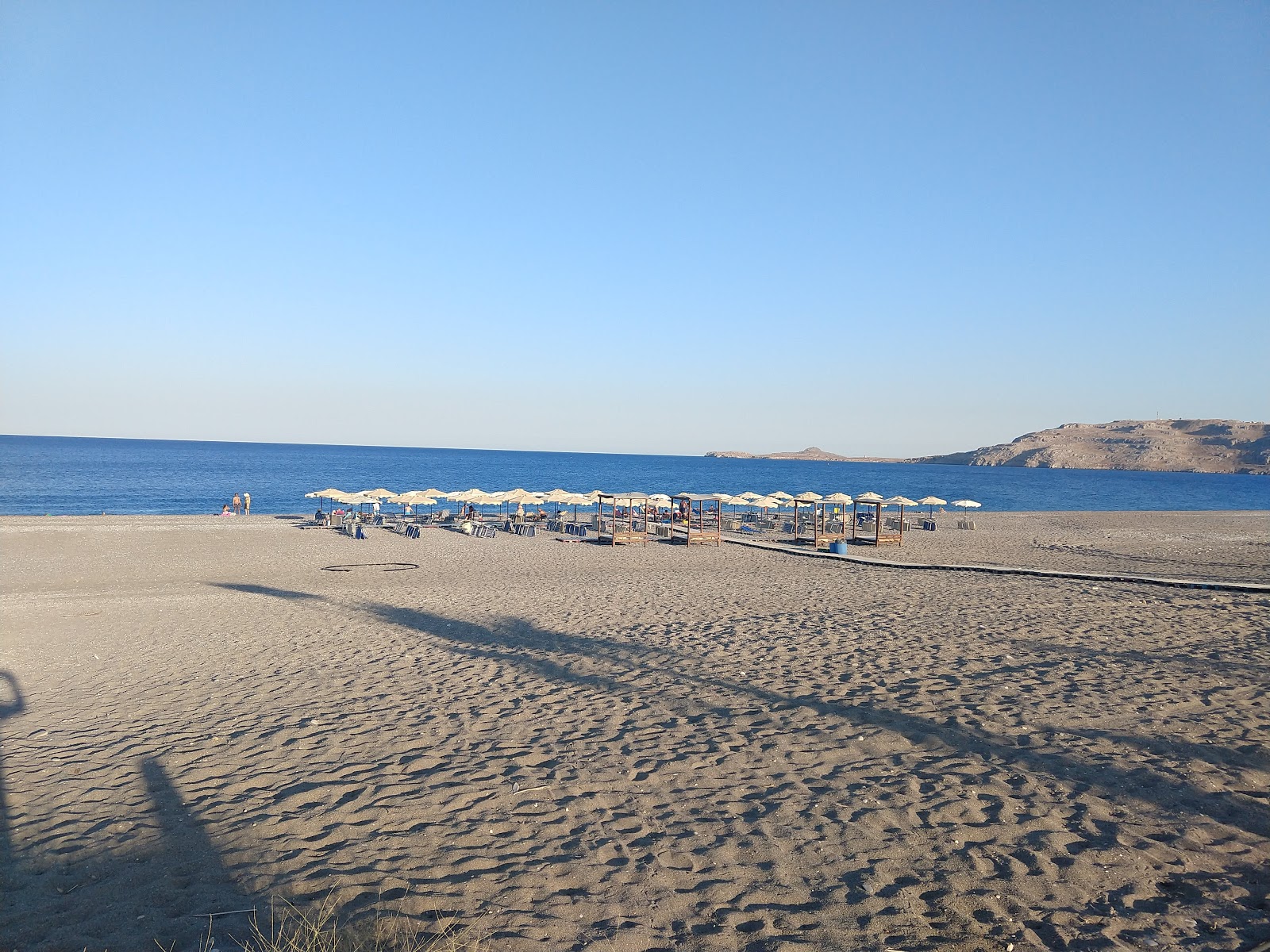 Foto de Kalathos Beach com alto nível de limpeza
