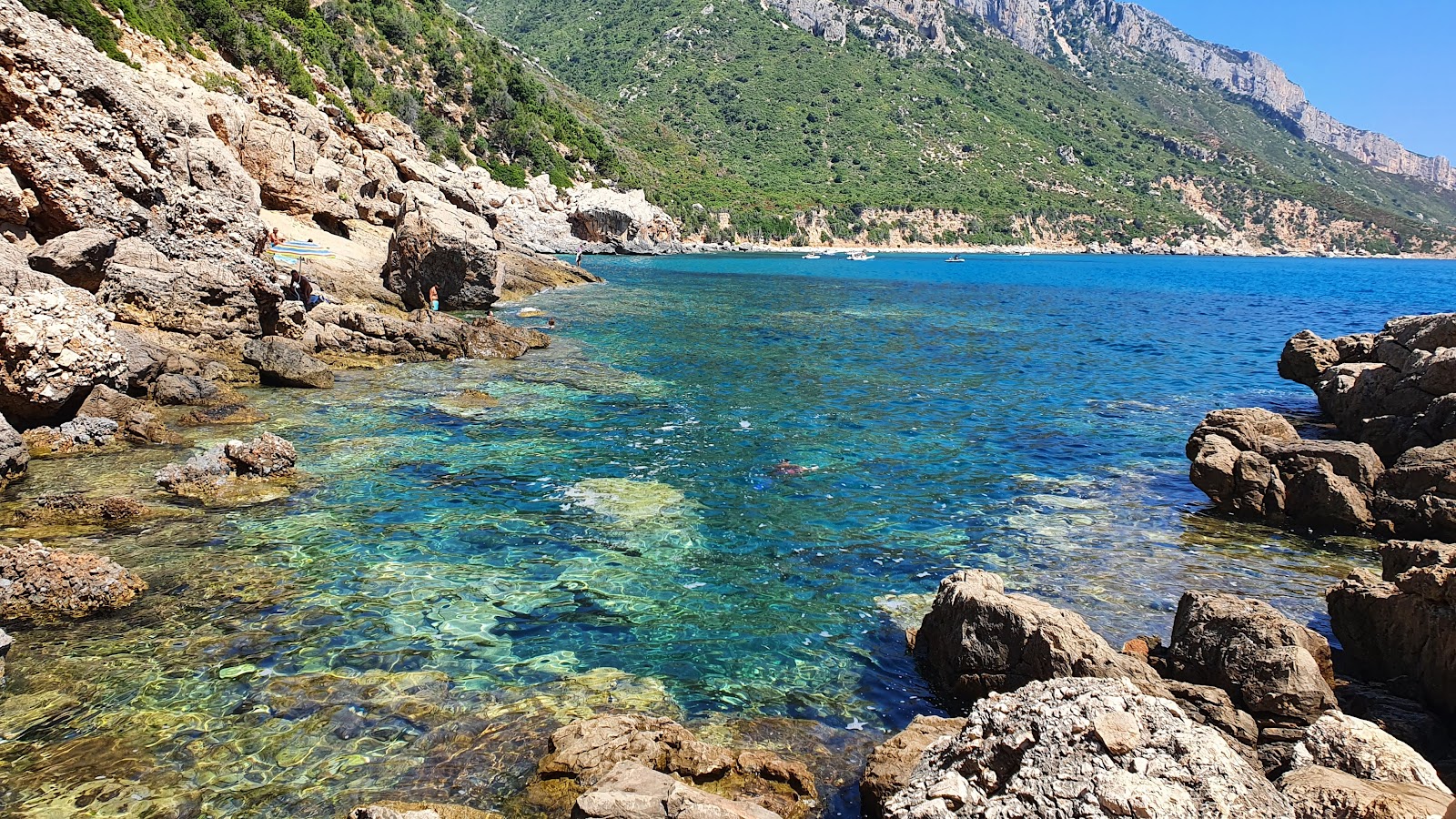 Foto di Cala di Pedra Longa zona selvaggia