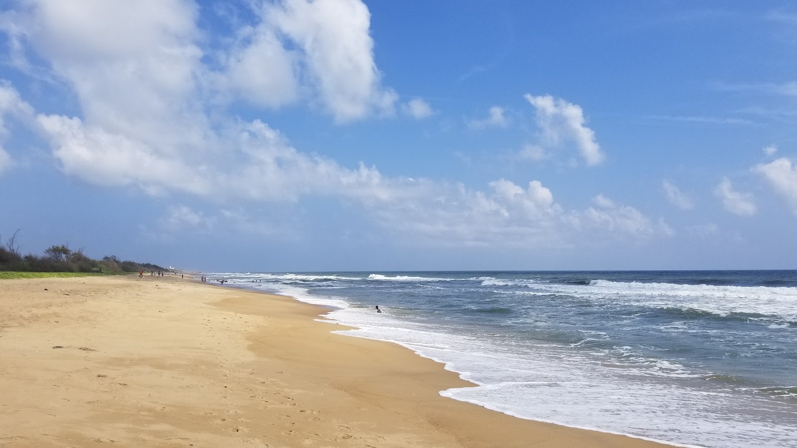 Fotografija Thiruvidanthai Beach z svetel pesek površino