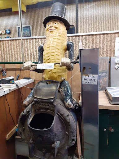 Nut Store «Peanut Shoppe Main Street», reviews and photos, 24 S Main St, Memphis, TN 38103, USA