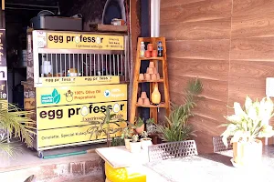 Egg Professor 'A Garden Cafe' image