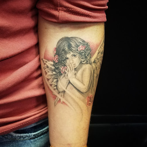 Tattoo Shop «Sarenity Tattoo & Piercing in Birchwood Mall», reviews and photos, 4350 24th Ave, Fort Gratiot Twp, MI 48059, USA