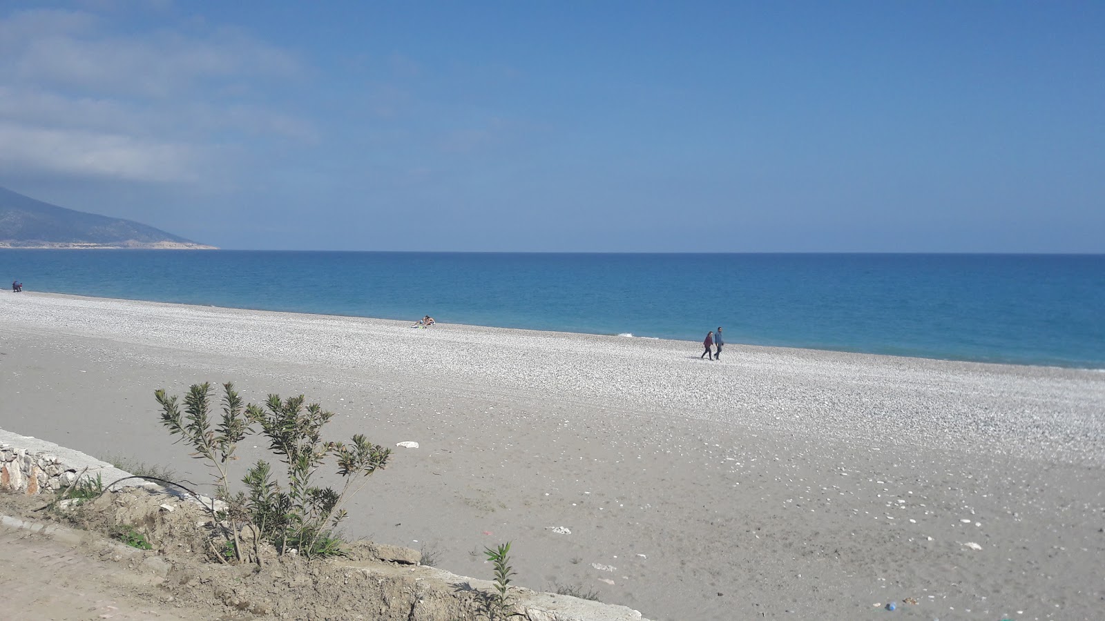 Fotografija Cayagzi Beach III in naselje