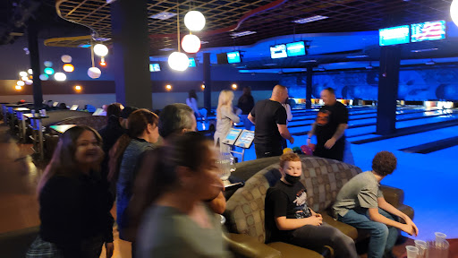 Bowling Alley «Strike Ten Lanes & Lounge», reviews and photos, 800 E Nerge Rd, Roselle, IL 60172, USA
