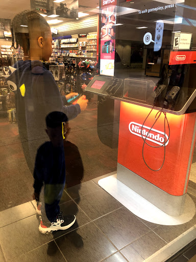 Shopping Mall «Merle Hay Mall», reviews and photos, 3800 Merle Hay Rd, Des Moines, IA 50310, USA