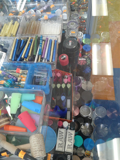 Tobacco Shop «Waves Smoke & Vapes», reviews and photos, 6740 E University Dr #103, Mesa, AZ 85205, USA