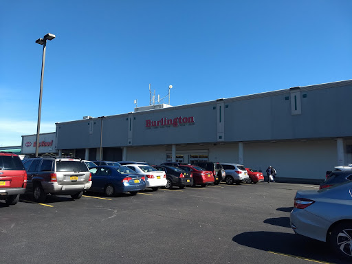 Shopping Mall «Glen Oaks Shopping Center», reviews and photos, 255th St, Glen Oaks, NY 11004, USA