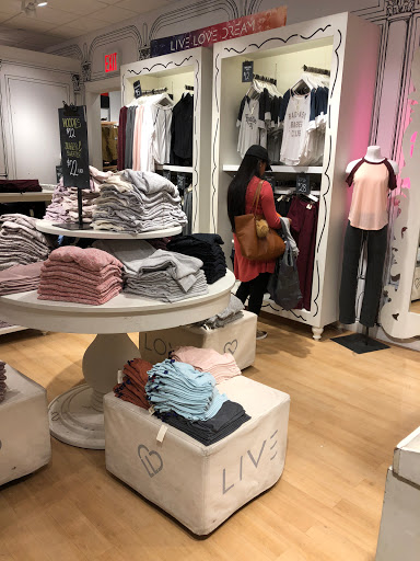 Clothing Store «Aéropostale», reviews and photos, 200 Baychester Ave, Bronx, NY 10475, USA