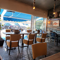 Atmosphère du Bar-restaurant à huîtres Le Mas Bleu à Leucate - n°8