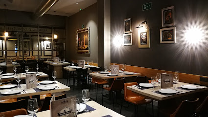La Mafia se sienta a la mesa - C/ de Correus, 12, 46002 València, Valencia, Spain