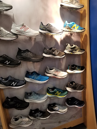 Shoe Store «New Balance Chicago», reviews and photos, 2369 N Clark Street, Chicago, IL 60614, USA