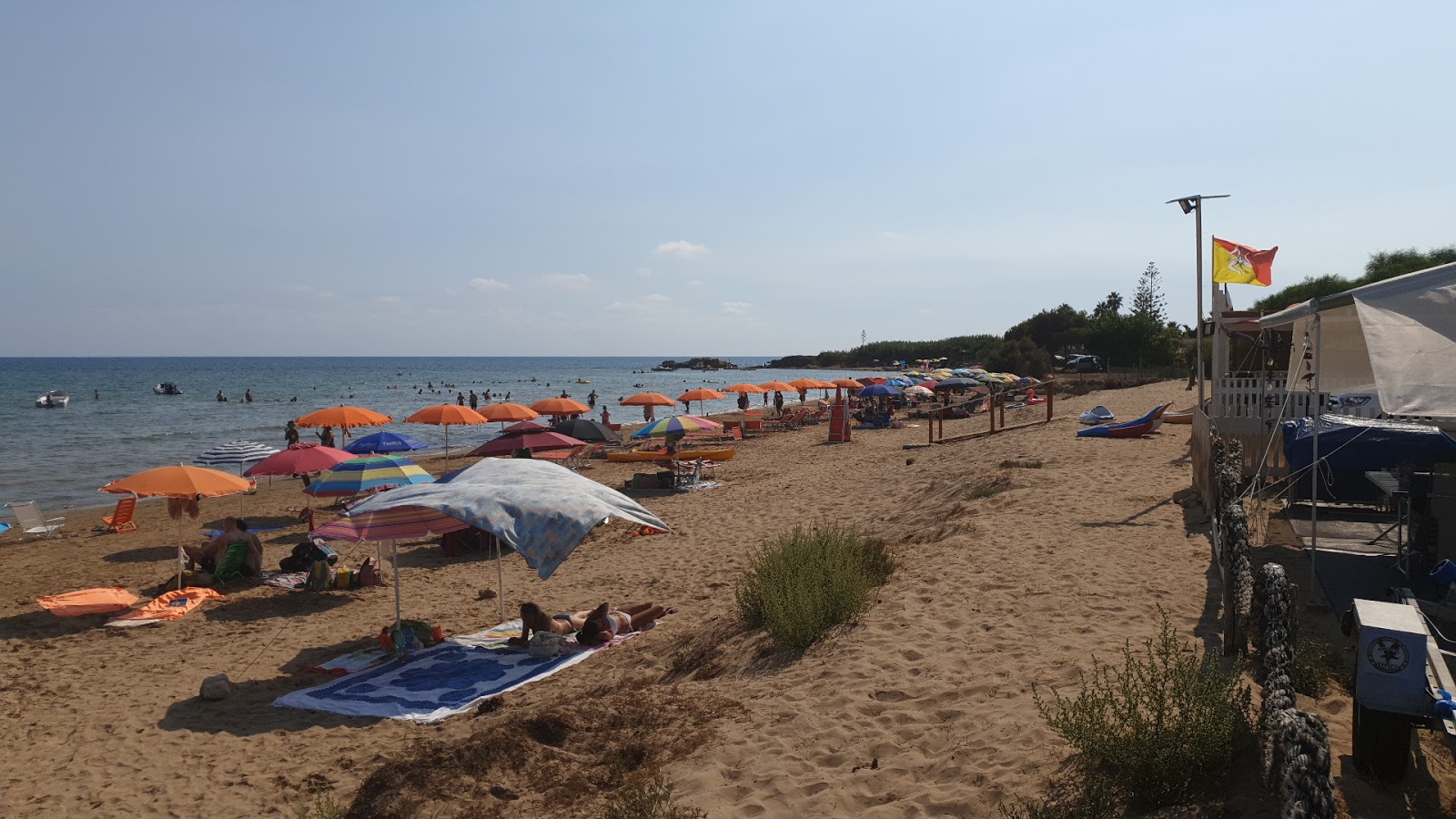 Spiaggia di Ciriga'in fotoğrafı geniş ile birlikte