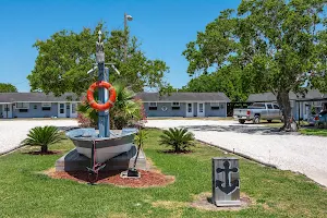 Fisherman's Motel image