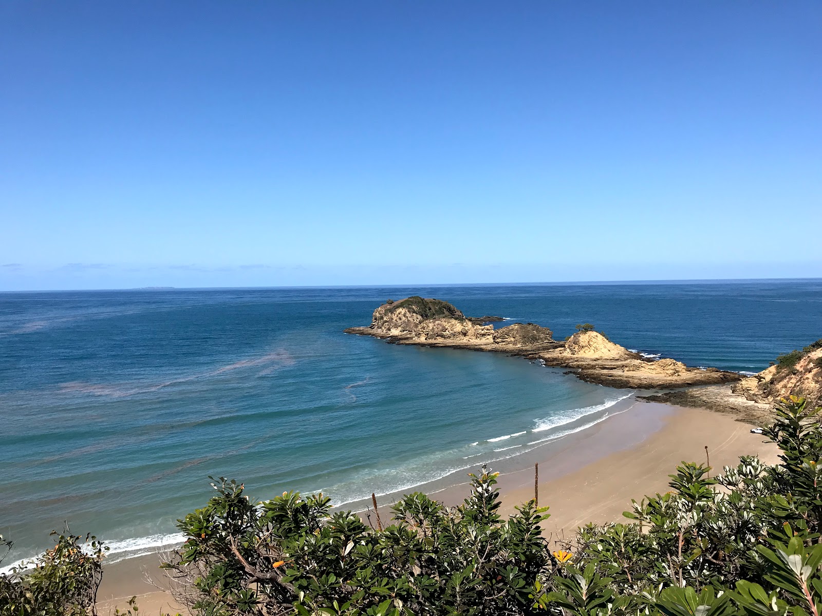 Foto de Five Rocks Beach com areia bege superfície