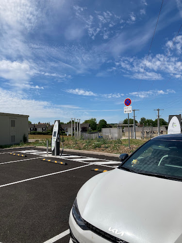 Borne de recharge de véhicules électriques IECharge Charging Station Mirecourt