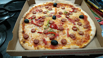 Pepperoni du Pizzas à emporter Le kiosque à pizzas Étoile sur Rhône à Étoile-sur-Rhône - n°4