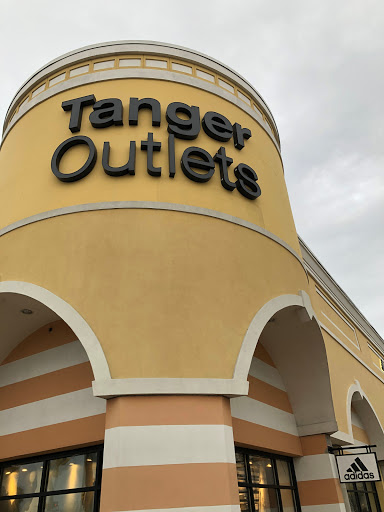 Outlet Mall «Tanger Outlet Deer Park», reviews and photos, 152 The Arches Cir, Deer Park, NY 11729, USA