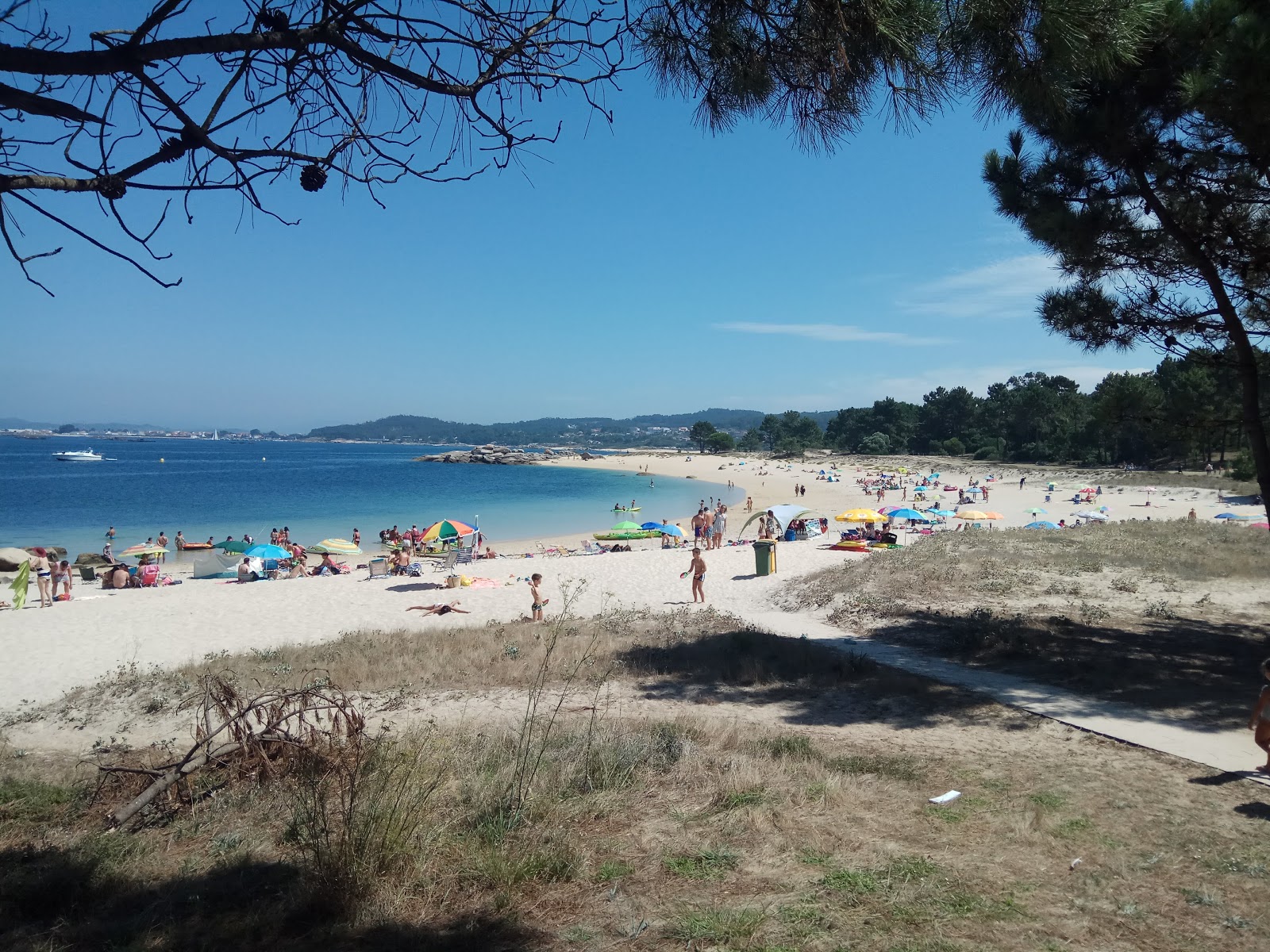 Foto de Area Grande beach - lugar popular entre os apreciadores de relaxamento