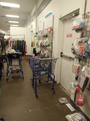 Thrift Store «32nd St & Chandler Goodwill Retail Store & Donation Center», reviews and photos, 15633 S 32nd St, Phoenix, AZ 85048, USA