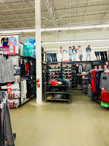 Clothing Store «Old Navy», reviews and photos, 141 Tuckahoe Rd, Sewell, NJ 08080, USA