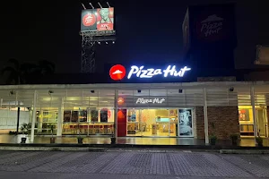 Pizza Hut Restaurant Kota Damansara image