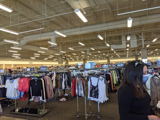 Department Store «Nordstrom Rack West Farm Shopping Center», reviews and photos, 1600 SE Rd, Farmington, CT 06032, USA