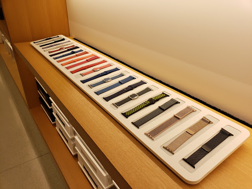 Computer Store «Apple Mayfair», reviews and photos, 2500 N. Mayfair Road, Wauwatosa, WI 53226, USA