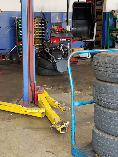 Car Repair and Maintenance «Pep Boys Auto Service & Tire», reviews and photos, 1901 Edwards Lake Rd, Birmingham, AL 35235, USA