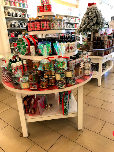 Beauty Supply Store «Bath & Body Works», reviews and photos, 2024 S University Dr, Davie, FL 33324, USA