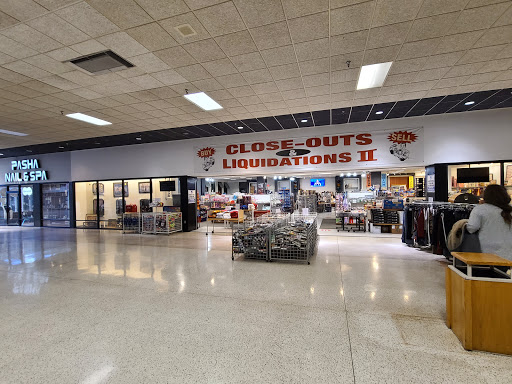 Sun-Vet Mall, 5801 Sunrise Hwy, Holbrook, NY 11741, USA, 