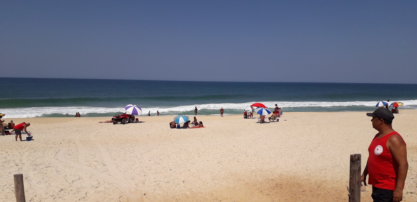 Fotografija Praia de Jacone II z modra čista voda površino