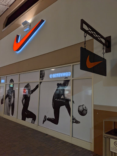 Clothing Store «Nike Factory Store», reviews and photos, 2950 I-20 Frontage Rd #755, Grand Prairie, TX 75052, USA