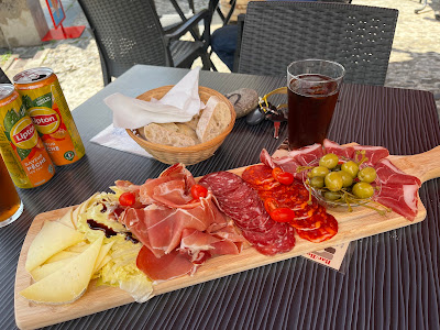 "Chez Tonin" Bar/Boutique/Casse-croûte à Gavarnie-Gèdre