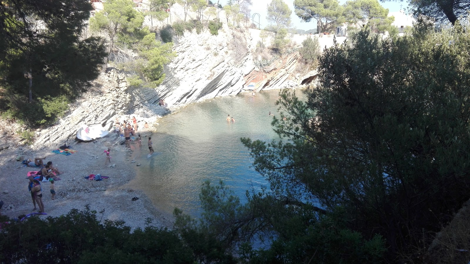 Calo de ses Llisses'in fotoğrafı turkuaz saf su yüzey ile