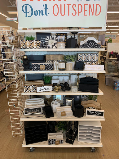 Home Goods Store «Tuesday Morning», reviews and photos, 2019 6th Ave SE, Decatur, AL 35601, USA