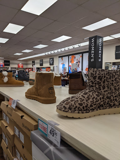 Shoe Store «Rack Room Shoes», reviews and photos, 2809 Battleground Ave, Greensboro, NC 27455, USA