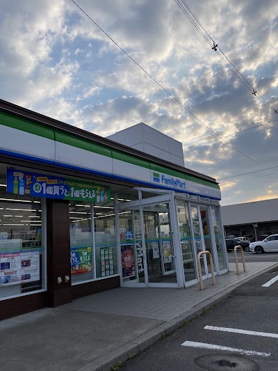 ファミリーマート 八戸類家四丁目店