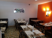 Atmosphère du Restaurant français Les Platanes à Bessay-sur-Allier - n°1