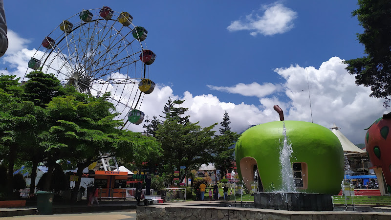 Playground Alun-alun Batu