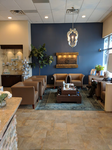 Massage Therapist «Hand & Stone Massage and Facial Spa», reviews and photos, 3525 Vicksburg Ln N, Plymouth, MN 55447, USA