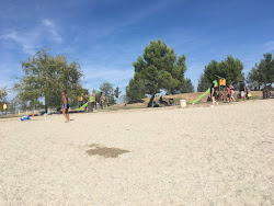 Plage du Lac de la Pignedore'in fotoğrafı - rahatlamayı sevenler arasında popüler bir yer