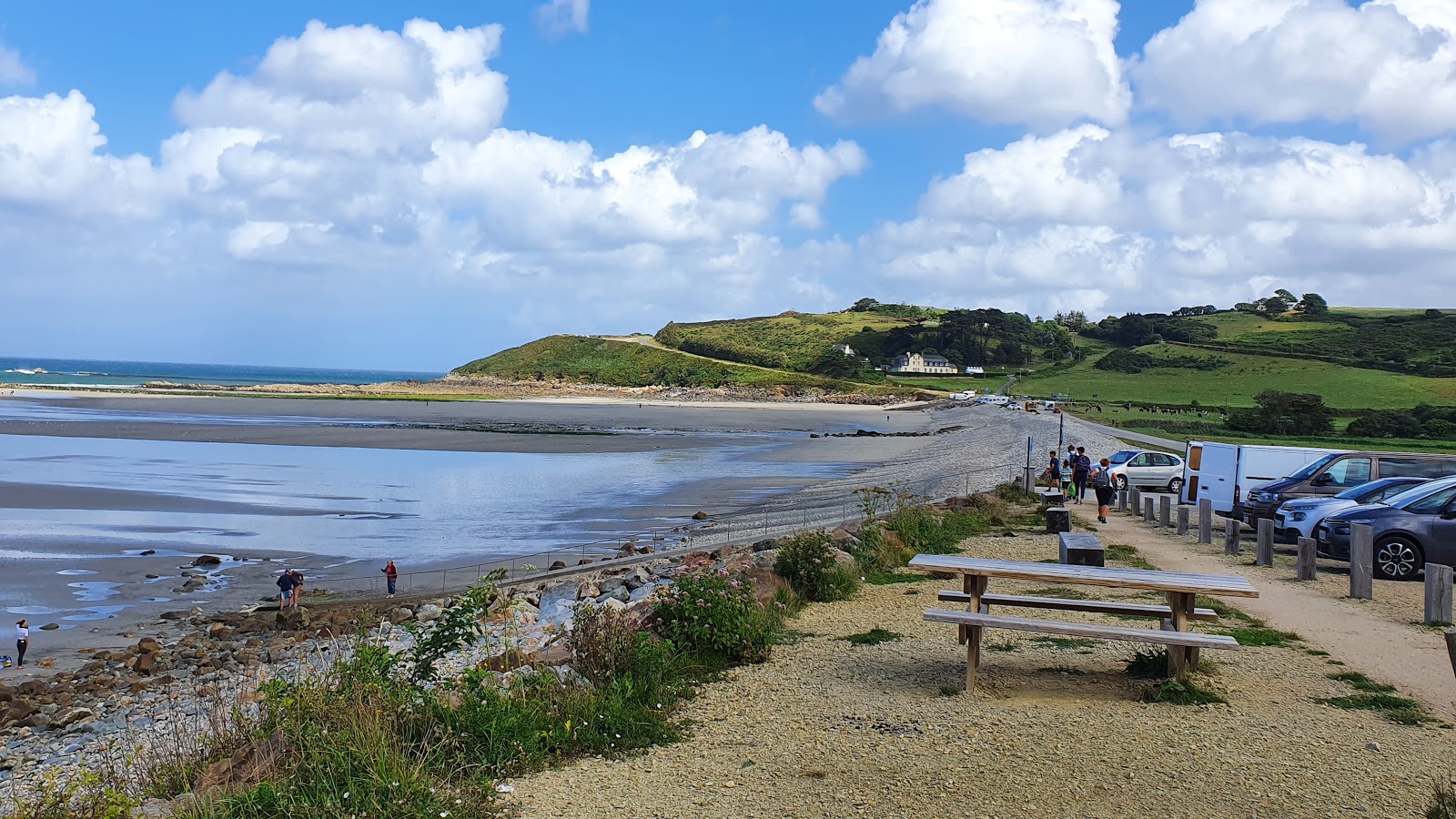 Fotografija Plage de Plougasnou-Saint-Jean-du-Doigt z visok stopnjo čistoče