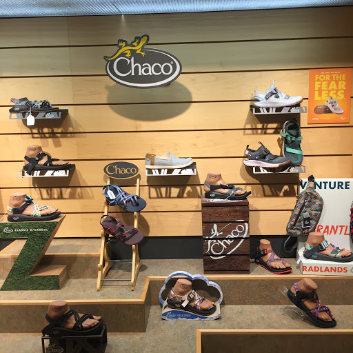 Shoe Store «V&A Bootery - Kalamazoo», reviews and photos, 202 S Burdick St, Kalamazoo, MI 49007, USA