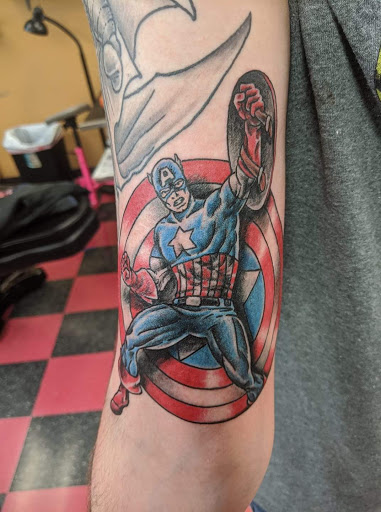 Tattoo Shop «A1 Tattoo Co», reviews and photos, 6805 N Oak Trafficway, Gladstone, MO 64118, USA