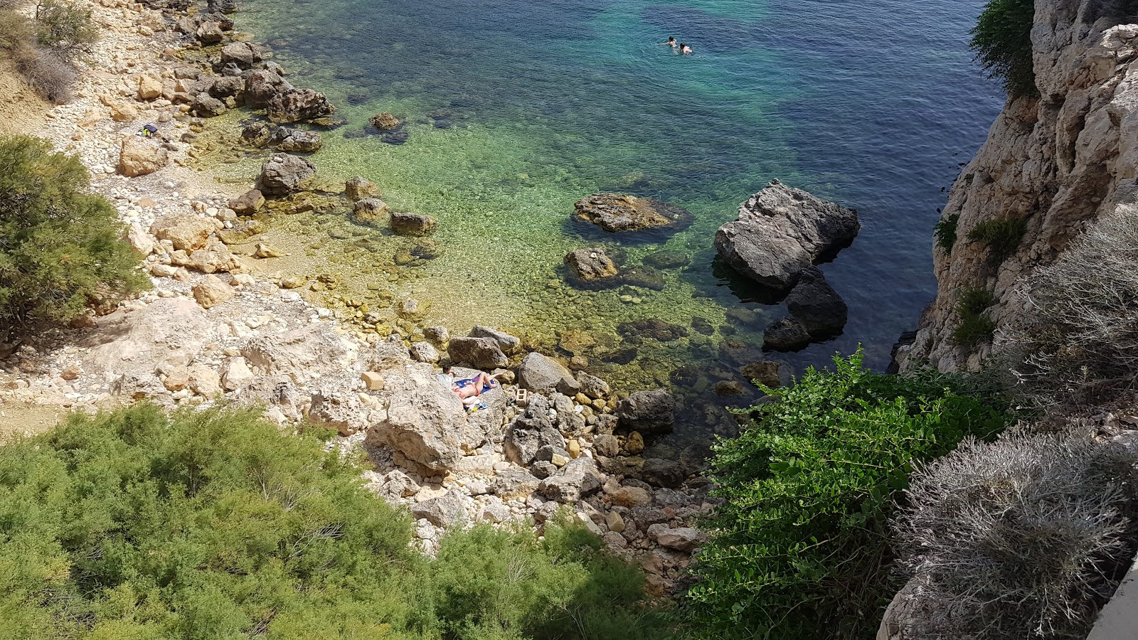 Fekruna Beach的照片 带有碧绿色纯水表面