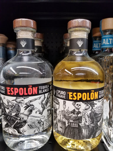 Liquor Store «Gold Crown Liquors Store», reviews and photos, 3425 N Clark St, Chicago, IL 60657, USA