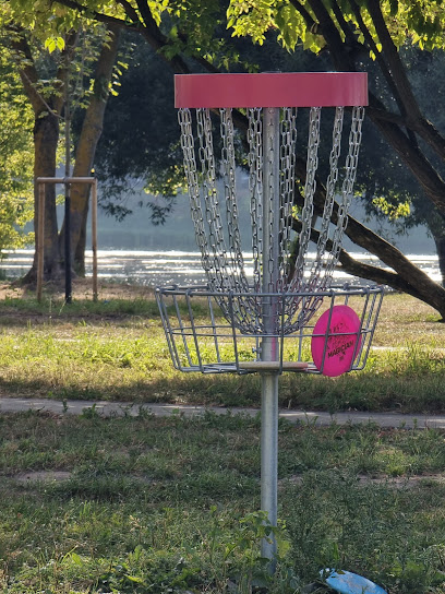 Su skraidančiomis lėkštėmis žaidžiamo golfo aikštynas