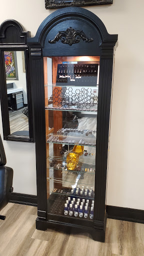 Explore hand henna tattoo ideas, creative tattoo ideas in Lombard, available at New Hope Tattoo